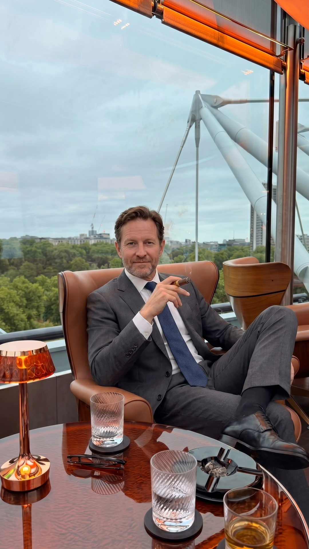 Outfit variant — Professional